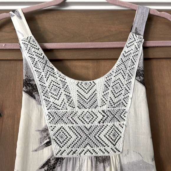 Umgee Tiered Embroidered front floral Midi Dress Womens M Floral cross over back - Picture 5 of 11